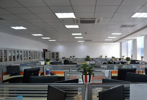 昆電工電纜取得電纜縱包放帶裝置專利，四組電纜外包帶包裹在電纜外壁上:電纜